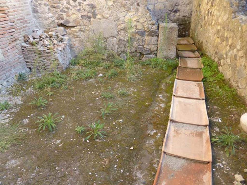 Ins. VI 25, Herculaneum, September 2015.Looking east.